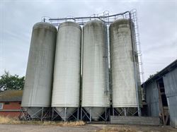4 stk. brukte Tunetanken-siloer