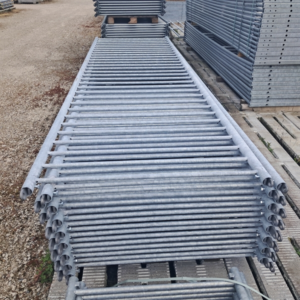 Mellomgitter i 1½" lengde: 3–4 m, høyde: 1,08 m.