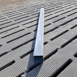 1 stk. brukt stolpe 10x10x3 mm. lengde: 1,88 m