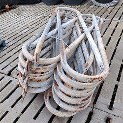 22 stk. brukte 2" sengebøyler lengde: 1,70 m Cc: 0,60 m S499