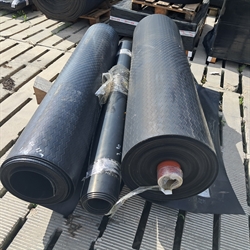 Restparti: 4 mm toppduk bredde: 1,80 m. Totalt: 21,4 m.