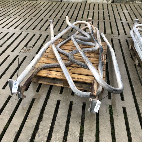 4 stk. brukte 2" sengebøyler lengde: 2,10 m Cc: 86 cm S151