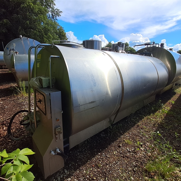 1 stk. brukt "Røka" kjøletank 5000 l. 400x170x200 cm. Tank 3