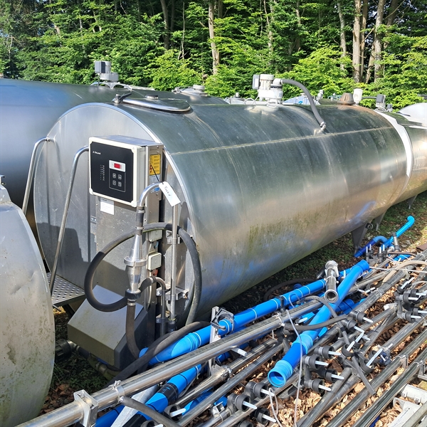 1 stk. brukt "DeLaval" kjøletank 4850 l. 420x150x200 cm. Tank 6