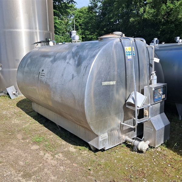 1 stk. brukt "Røka" kjøletank 6000 l. 350x190x240 cm. Tank 9