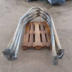 6 stk. brukte 2" sengebøyler lengde: 2,10 m Cc: 0,89 m S298