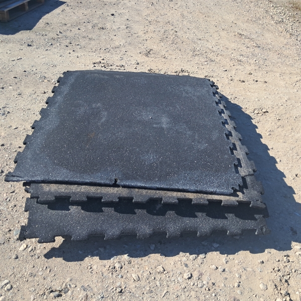 5 stk. brukte gummimatter 20 mm. 175x117 cm. G103