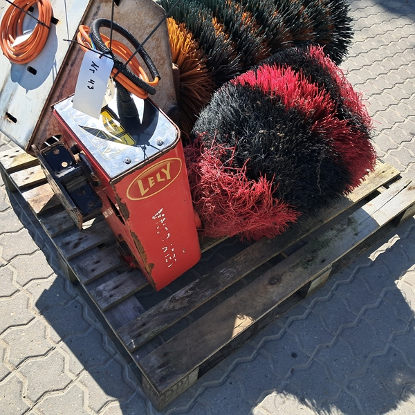 1 stk. brukt Lely kubørste med motor, nr. 43