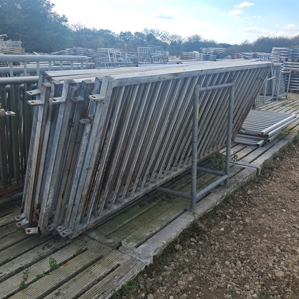 Brukte mellomgitter lengde: 3,10 m i 50x50 mm 